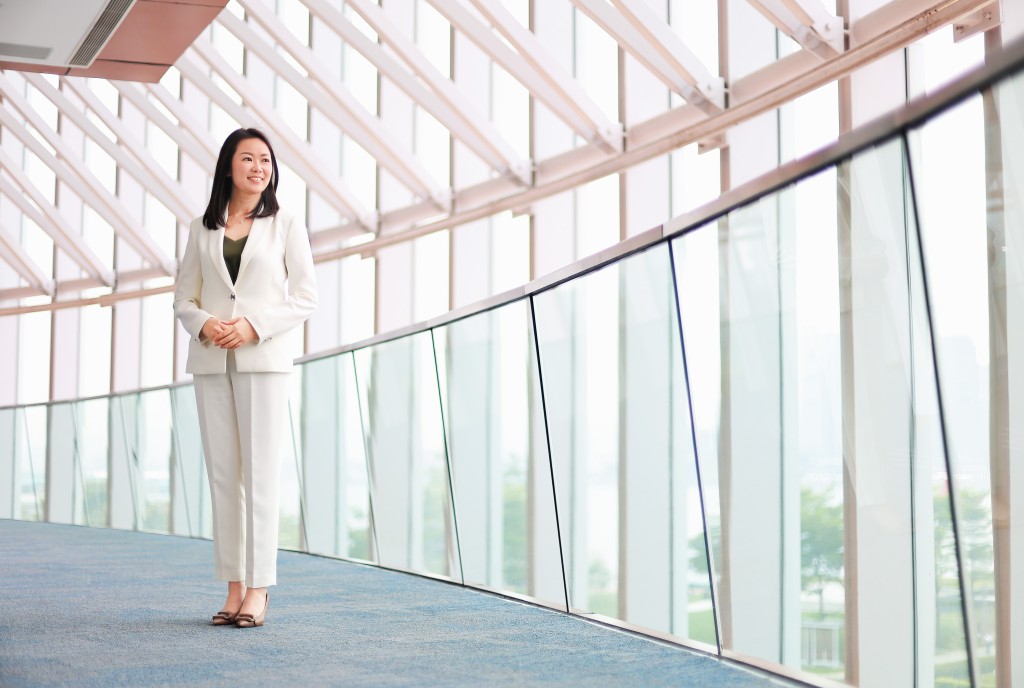 初入政壇，植潔鈴常被貼上「政壇小花」或「花瓶」標籤，她希望透過專業且硬朗的處事作風，證明實力不分性別。