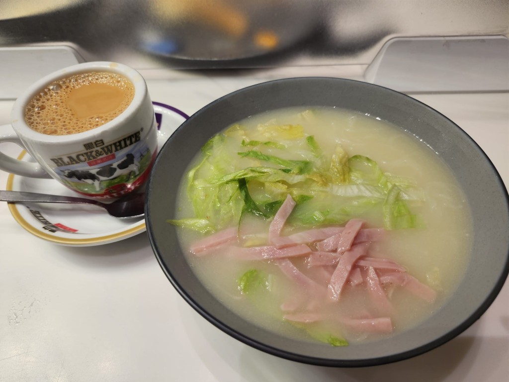 太興又指,內地方面,面對價格戰、成本攀升以及消費降級帶來的多重經營壓力,已有不少餐飲品牌選擇收縮業務或陸續離場。 太興又指,內地方面,面對價格戰、成本攀升以及消費降級帶來的多重經營壓力,已有不少餐飲品牌選擇收縮業務或陸續離場。