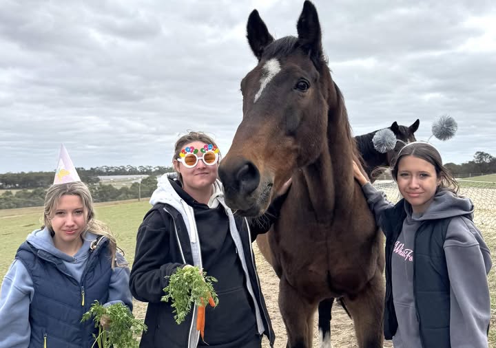 2025年4月牛精福星慶祝26歲生日。 2025年4月牛精福星慶祝26歲生日。
