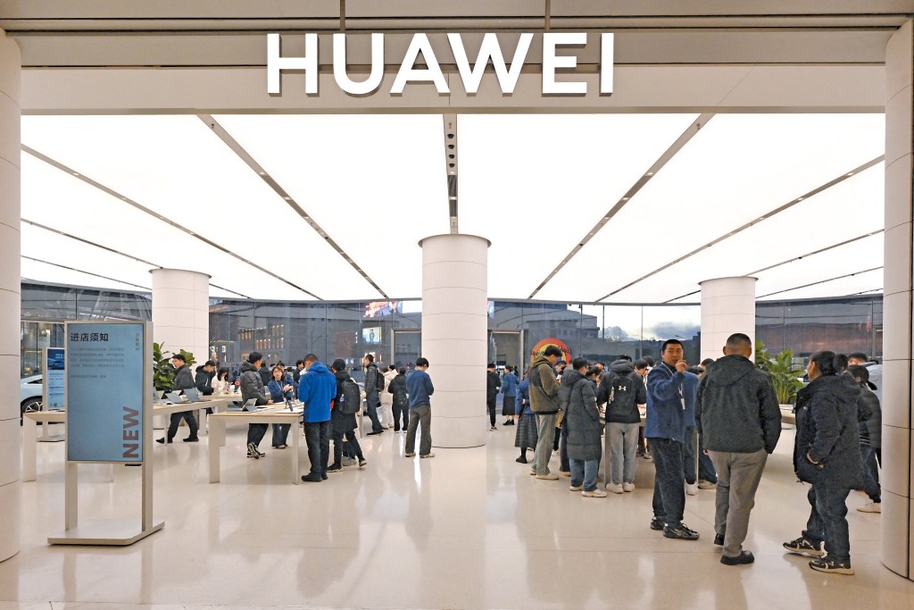 美國商務部早前公布,全球任何公司運用中國華為的昇騰人工智能晶片,都有可能違反美國出口管制規則。 美國商務部早前公布,全球任何公司運用中國華為的昇騰人工智能晶片,都有可能違反美國出口管制規則。