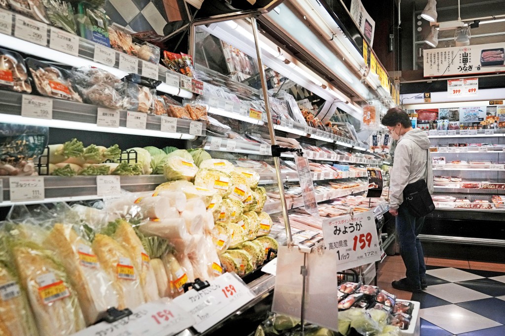通脹惡化令日圓大幅貶值，日本政府為了支撐日圓匯價，被逼沽售美債。