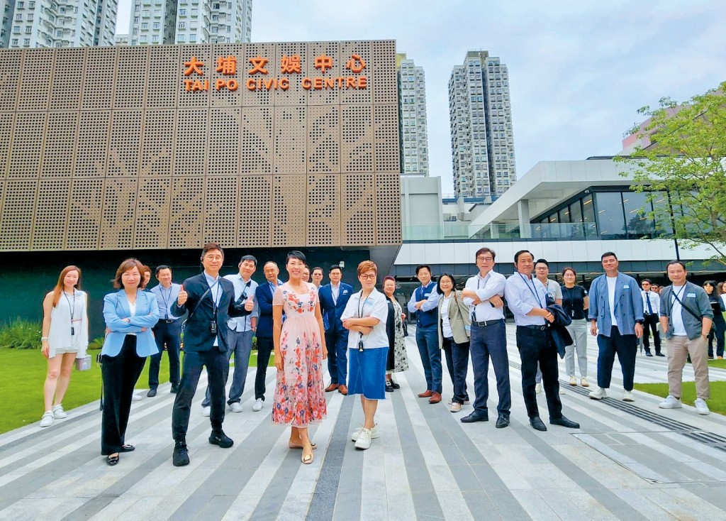 陳巧敏被指出名講究打扮，出席公務活動常穿最愛的花裙。