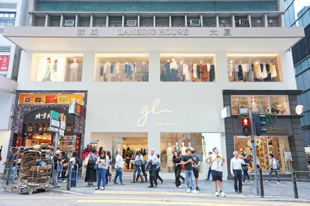 佐丹奴旗下女裝品牌Giordano Ladies位於香港皇后大道中的旗艦店，樓高三層，近月裝修後重開。
