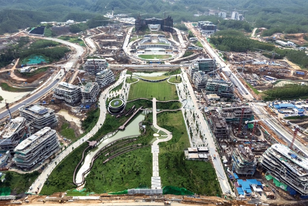 印尼新首都努山塔拉的基礎建設預算全遭凍結,將令整個遷都計劃延期至二○四五年。 印尼新首都努山塔拉的基礎建設預算全遭凍結,將令整個遷都計劃延期至二○四五年。