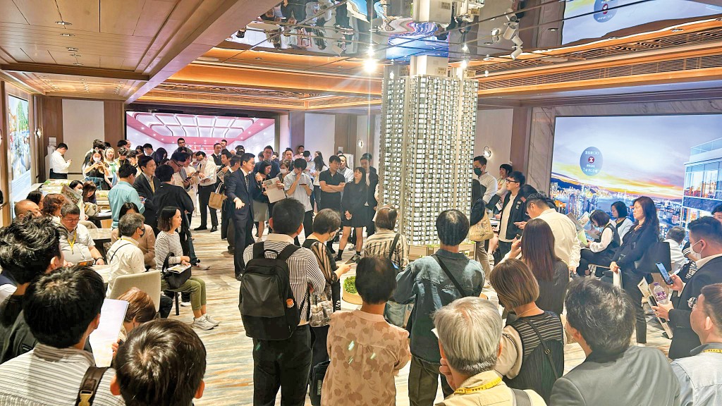 年中開始,不少新盤推出後銷情理想,信置旗下油塘柏景峰吸引不少買家。 年中開始,不少新盤推出後銷情理想,信置旗下油塘柏景峰吸引不少買家。