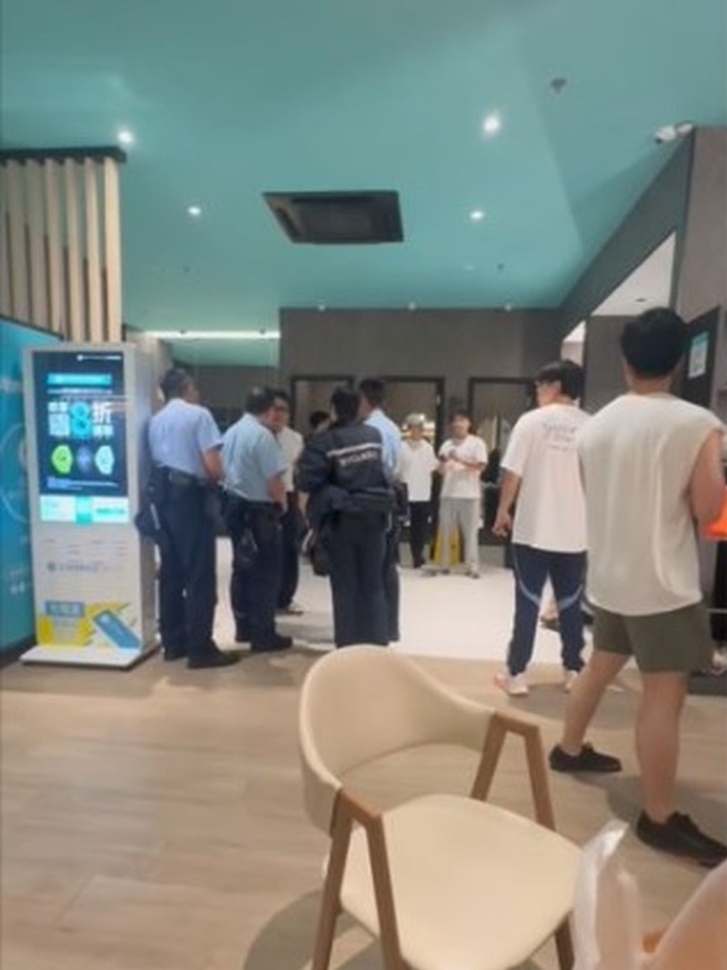 警員到場調查。網上圖片  