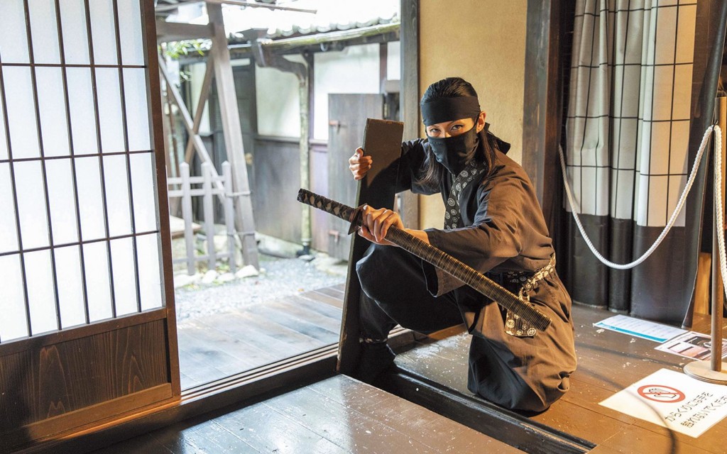 日本忍者原是當地十五世紀的特殊兵種，負責為各大領主刺探敵情及執行暗殺等。