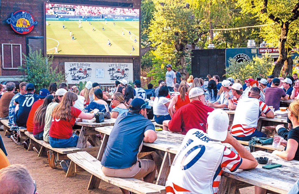 外界估計FIFA在世界盃決賽周的轉播權收入，將會突破二百七十三億港元。
