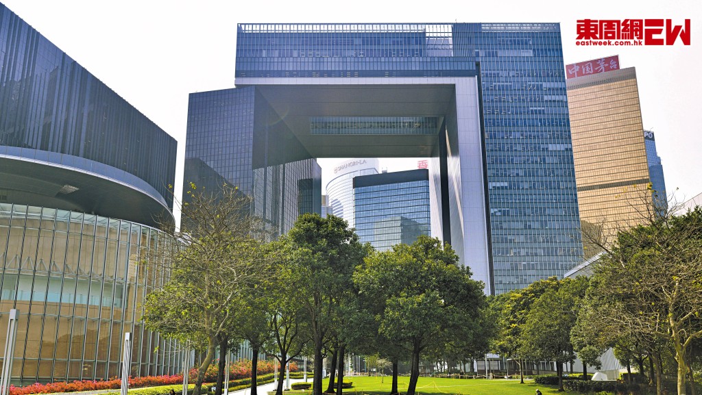 據悉今輪有多個政府部門要「交人頭」，裁員潮甚至延伸至公營機構。