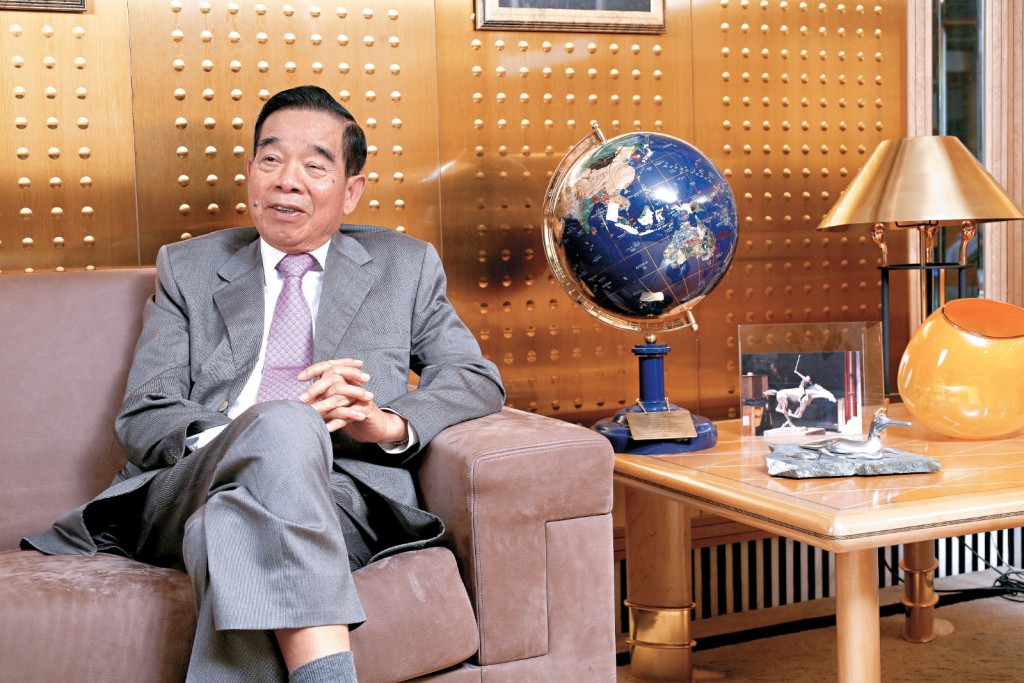 彤叔2011年已睇中股權分散兼現金充裕的佐丹奴,最終成為單一最大股東。 彤叔2011年已睇中股權分散兼現金充裕的佐丹奴,最終成為單一最大股東。