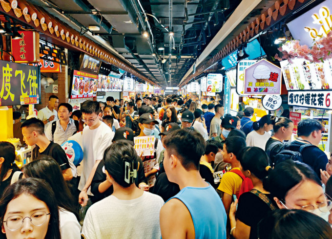 人民幣今滙率穩定,兌港元變動不大,或成港人北上消費其中一個原因。 人民幣今滙率穩定,兌港元變動不大,或成港人北上消費其中一個原因。