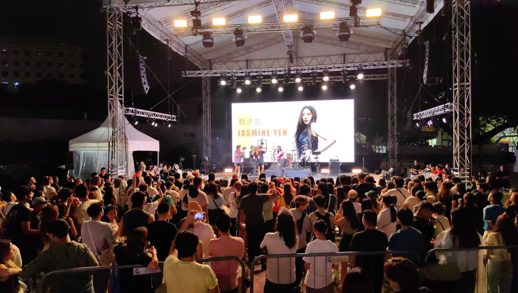 甄子丹和汪詩詩的19歲女兒甄濟如早前宣佈出道。 甄子丹和汪詩詩的19歲女兒甄濟如早前宣佈出道。