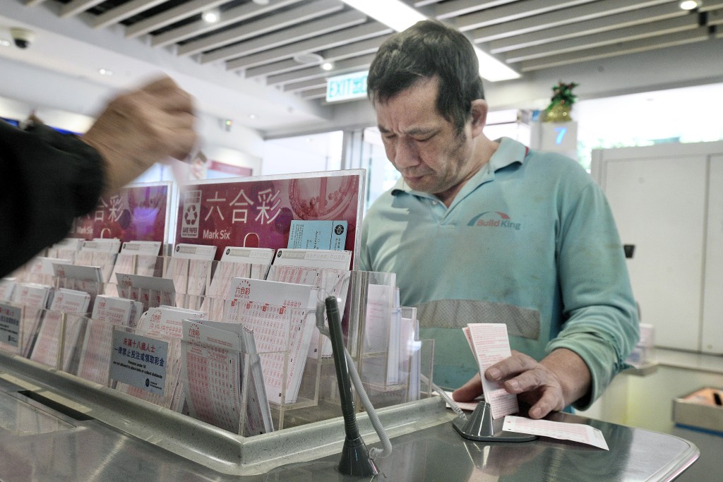 第45期六合彩今晚（4月25日）攪珠，若以10元一注獨中，頭獎獎金高達2,700萬元。資料圖片