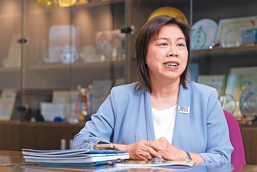 面對人手老化，學會近年主動走入院校推廣。黃寶珍希望年輕人明白，物管絕非「看更」，而是跨領域的專業。
