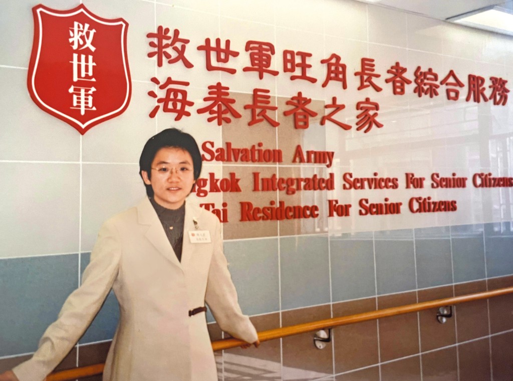 陳文宜被派到旺角海富苑開設綜合社區服務中心,由零開始負責設計及協調整個計劃,她指最開心是擁有很高的資源調配自由。 陳文宜被派到旺角海富苑開設綜合社區服務中心,由零開始負責設計及協調整個計劃,她指最開心是擁有很高的資源調配自由。