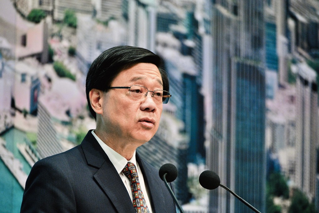 據了解，特首李家超主持數次會議商討對策後，拍板押後推行垃圾徵費。