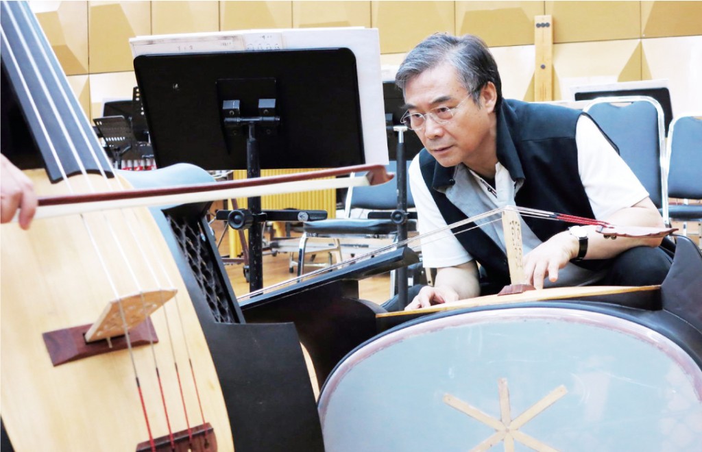 香港中樂團藝術總監及終身指揮閻惠昌教授認為環保胡琴更能應對氣候差異，演奏時有更佳穩定性，樂團要以環保與藝術並重為目標，改良傳統材料，讓中樂與時並進。