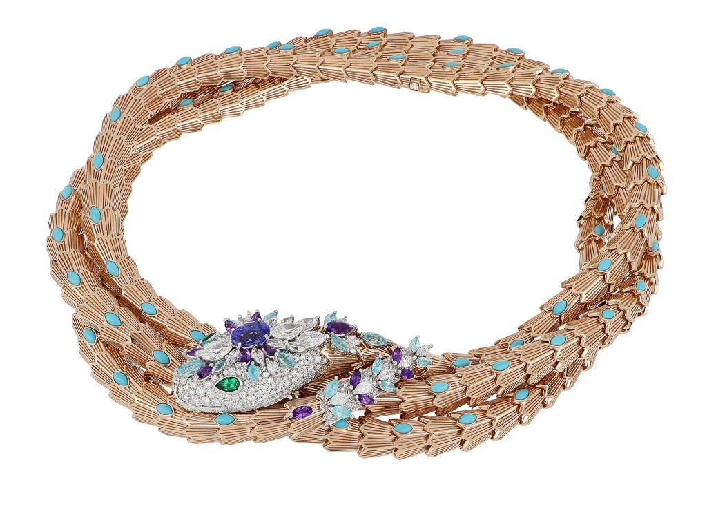 Serpenti Dragoni頸鏈以三重盤桓的造型設計 Serpenti Dragoni頸鏈以三重盤桓的造型設計