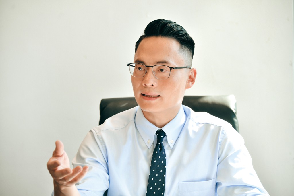 立法會議員梁熙認為,的士車隊的成立有助提升行業質素,並會逐漸將非法網約車淘汰。 立法會議員梁熙認為,的士車隊的成立有助提升行業質素,並會逐漸將非法網約車淘汰。