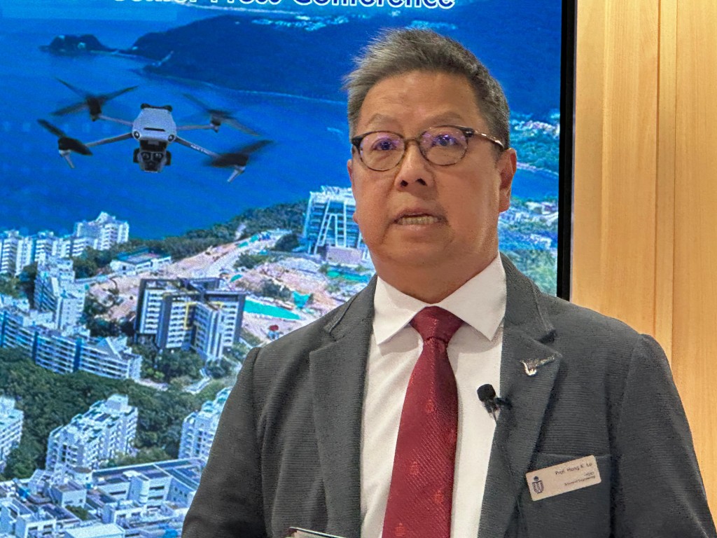 羅康錦指二〇一八年大埔公路的致命交通事故的獨立委員會認為，巴士安裝安全帶後，市民就會自覺使用。