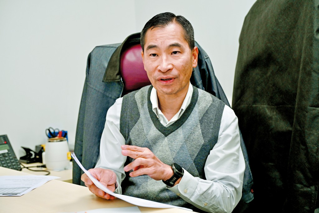 林一鳴指港股當前的結構性困境,在於失去了昔日「中美橋樑」的功能,在定位上逐漸轉化為普通的內地城市。 林一鳴指港股當前的結構性困境,在於失去了昔日「中美橋樑」的功能,在定位上逐漸轉化為普通的內地城市。