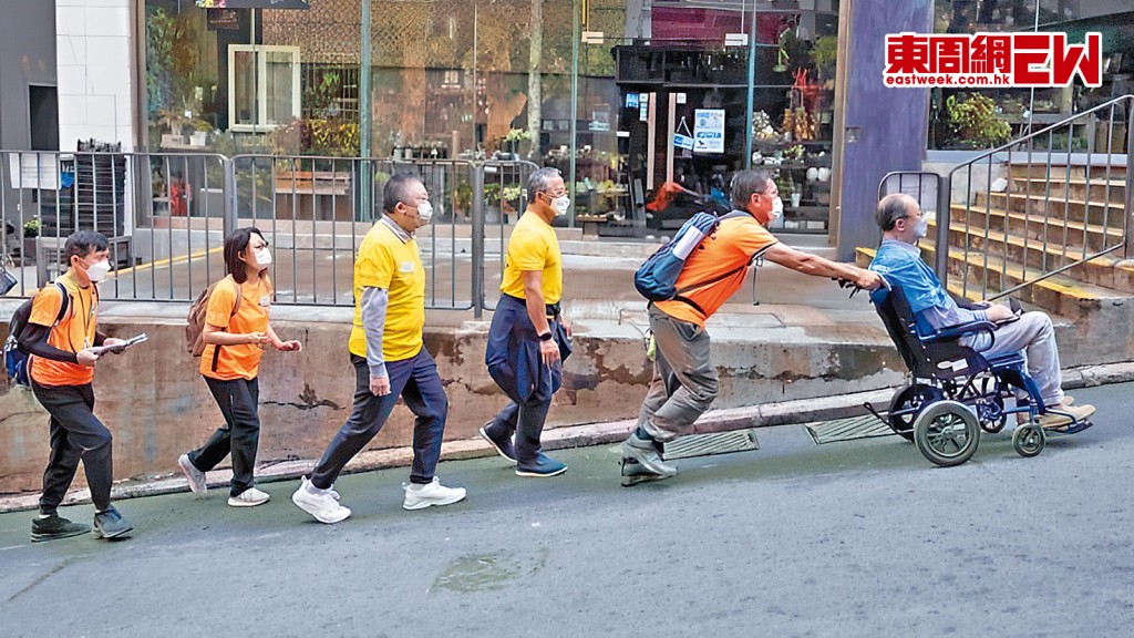 比賽期間,每隊參賽組別須有一名隊員使用康復輔助器具完成任務。