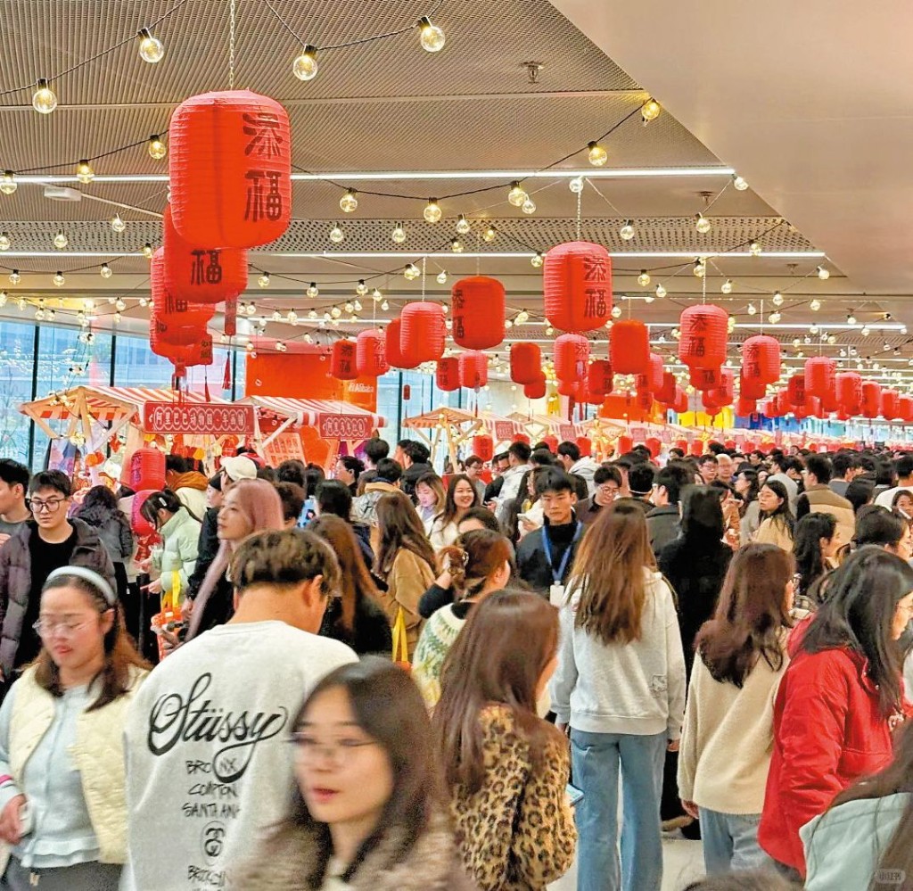 阿里早前舉辦新春廟會，旗下千問若能在春節期間得到用戶體驗和信任，是讓AI走進真實生活的第一步。