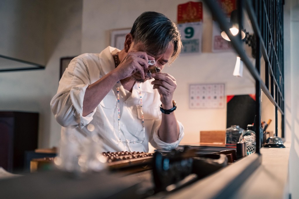 謝君豪在《光明大押》中飾演二叔公,及燒賣和蝦餃主人 。 謝君豪在《光明大押》中飾演二叔公,及燒賣和蝦餃主人 。