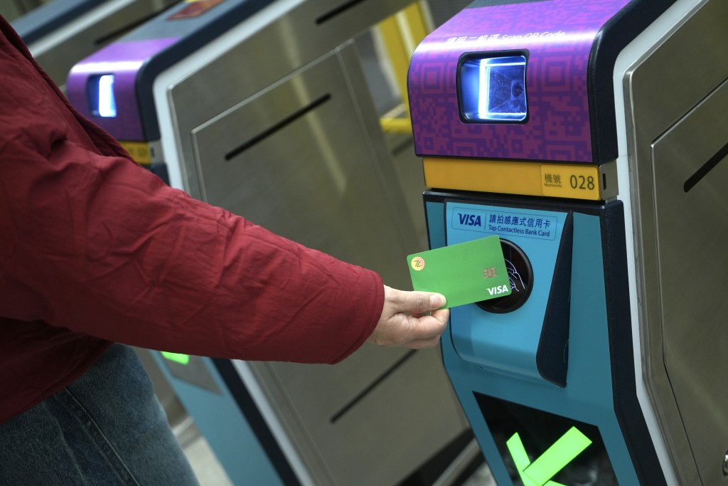 除Visa卡外，8月24日起乘搭港鐵可使用Mastercard及銀聯