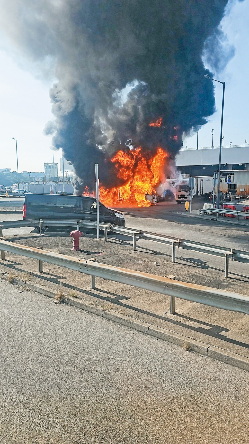 今年二月長沙灣副食品批發市場有懷疑 流動非法加油站爆炸。