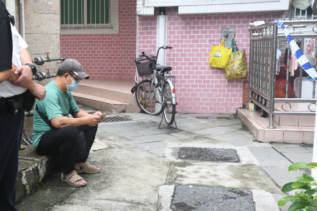 綠衣者為祖堂村屋打理人