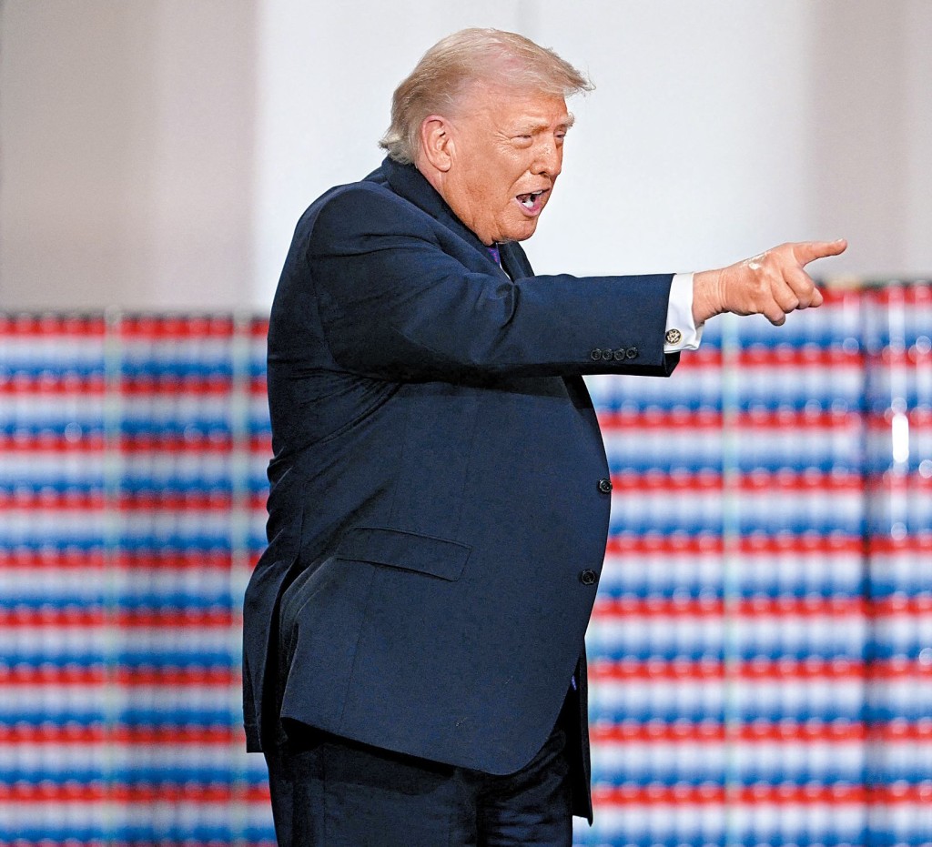 特朗普一邊罵奧巴馬洩密,另一邊卻宣布將所有關於UFO的政府絕密文件解封。 特朗普一邊罵奧巴馬洩密,另一邊卻宣布將所有關於UFO的政府絕密文件解封。