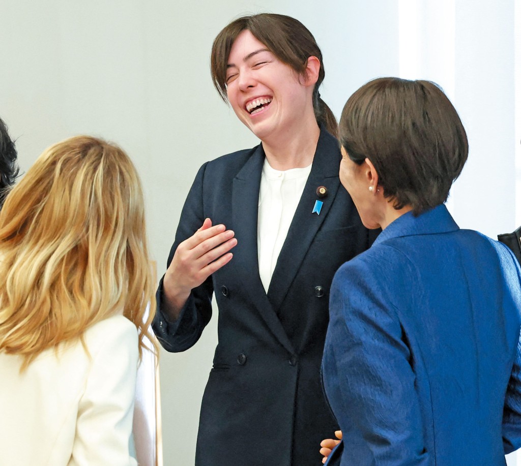 美日混血兒小野田紀美被任命為，與外國人秩序共生社會推進大臣。