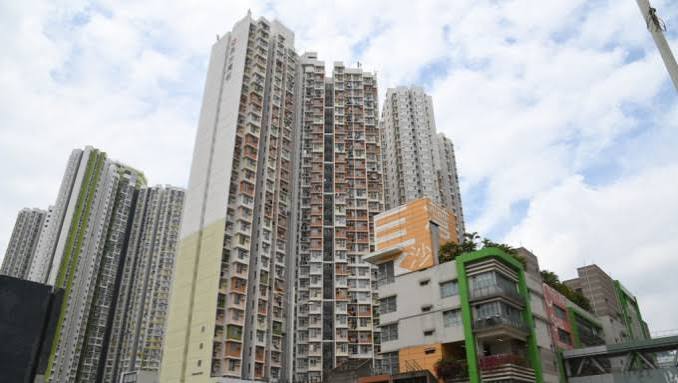 在截止申請當日已擁有連續 10 年或以上公屋居住期的申請者，可跨區自由挑選全港名單內的公屋單位。 (資料圖片)