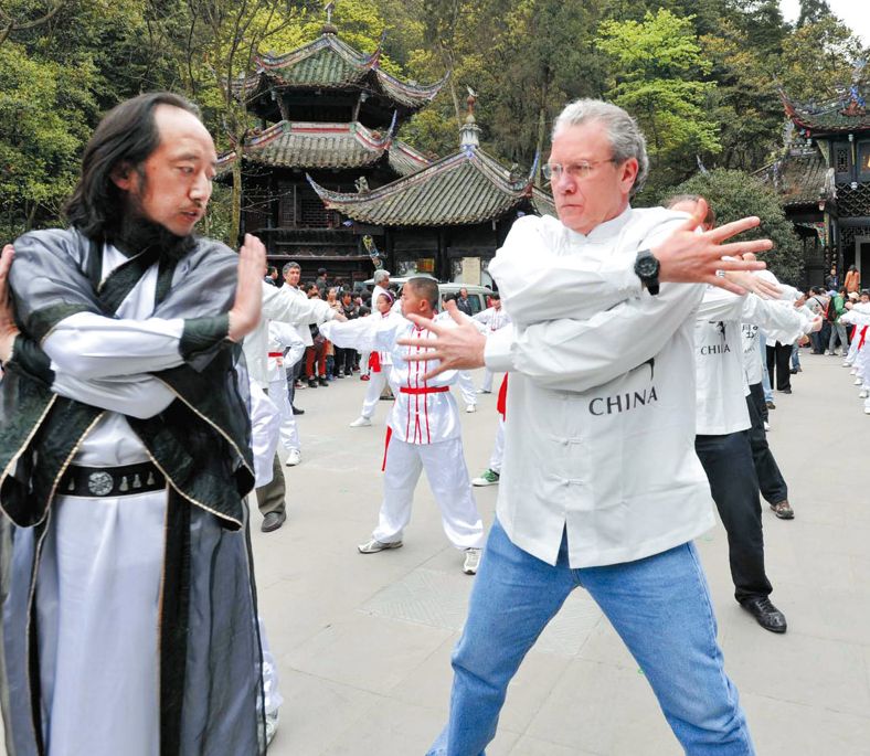 近年不少外國人對太極拳產生興趣，專程來到中國拜師學藝。
