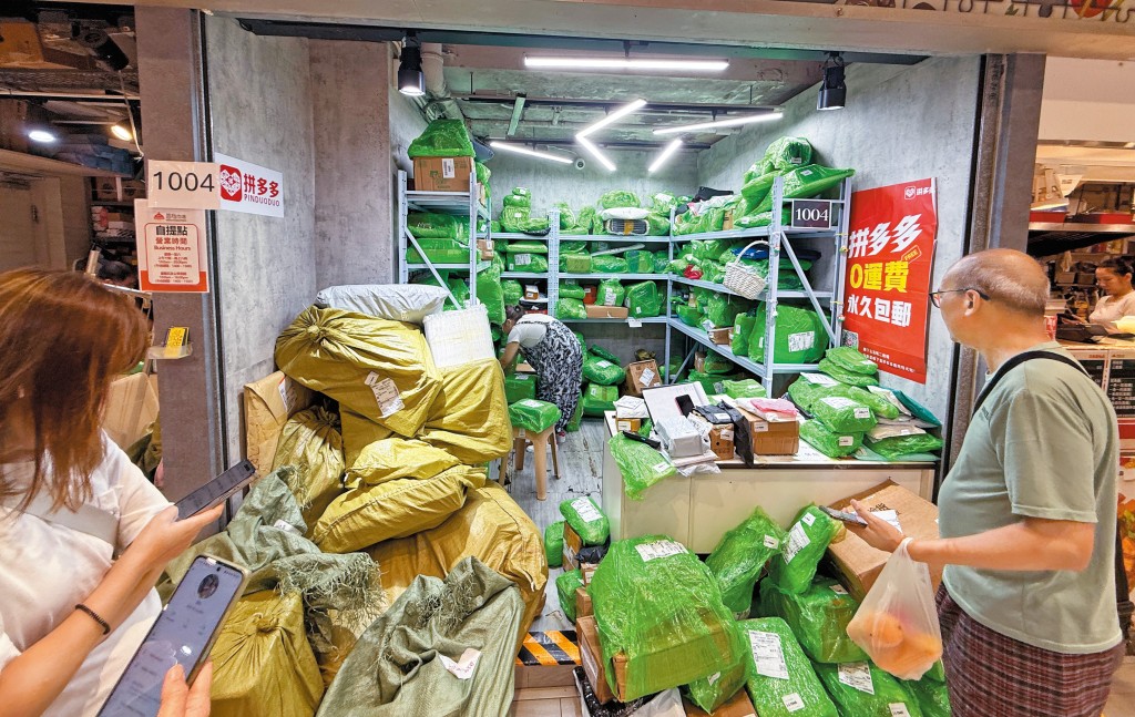 內地三大網購平台爆發包郵大戰，貨件塞爆各區多個自提點。