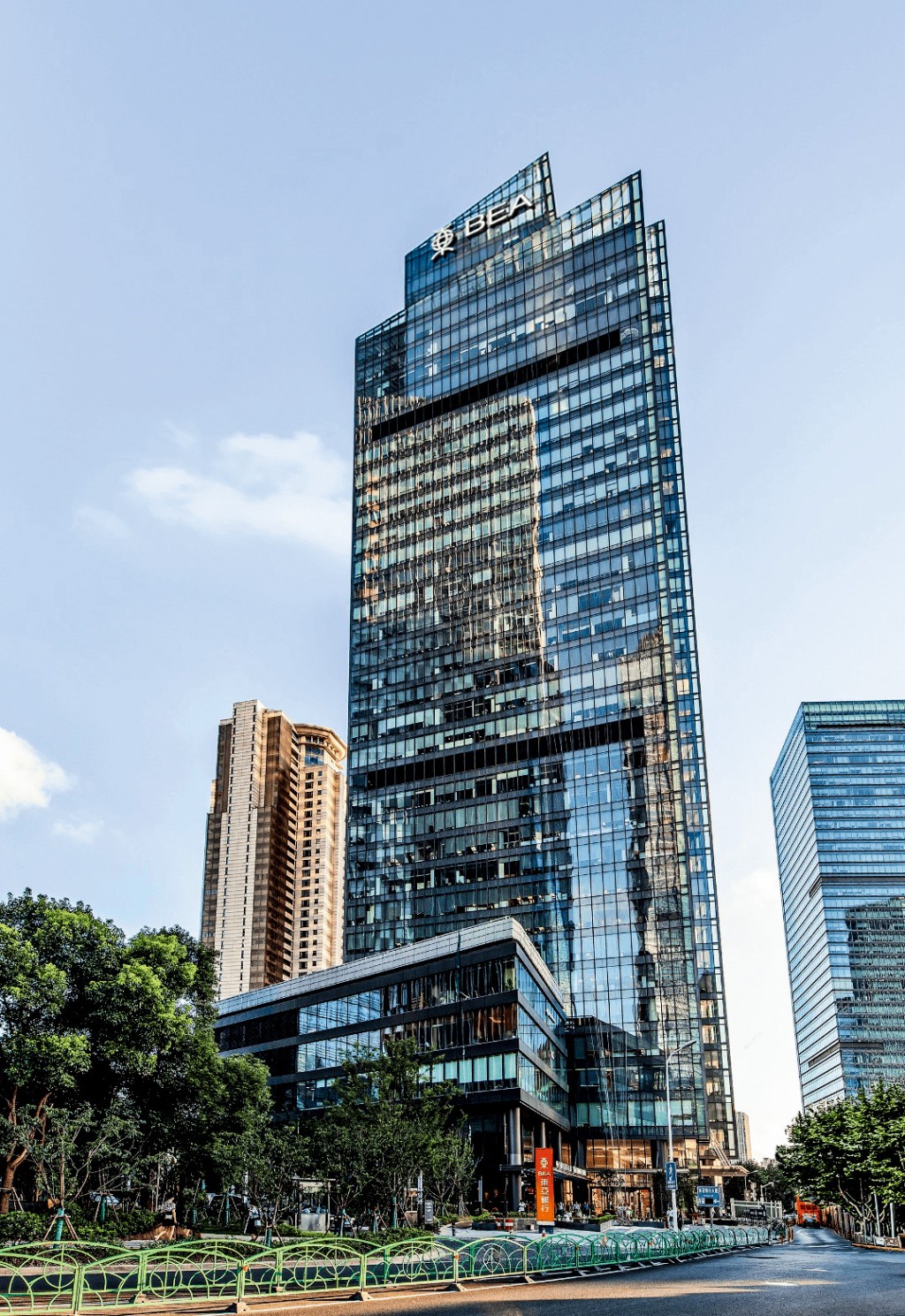 東亞銀行上海分行據報已暫停為內地客戶辦理「見證開戶」服務。 東亞銀行上海分行據報已暫停為內地客戶辦理「見證開戶」服務。