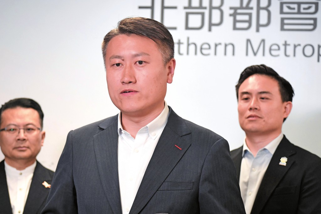 邵家輝與姚銘分別為北區臨時農產品批發市場商戶爭取調低加租幅度。