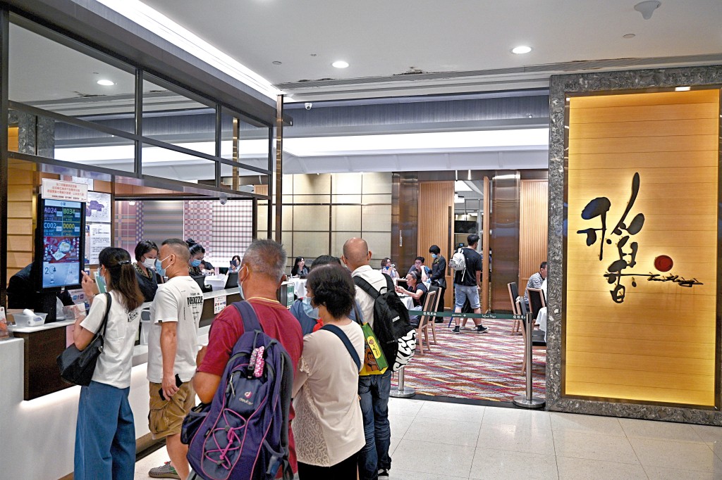 稻香股價今年已下跌約一成三，截至今年六月底止半年蝕了約二千 五百六十萬元，惟較去年同期有所收窄。