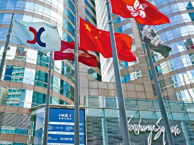股市，債市及資產管理業同樣蓬勃發展。