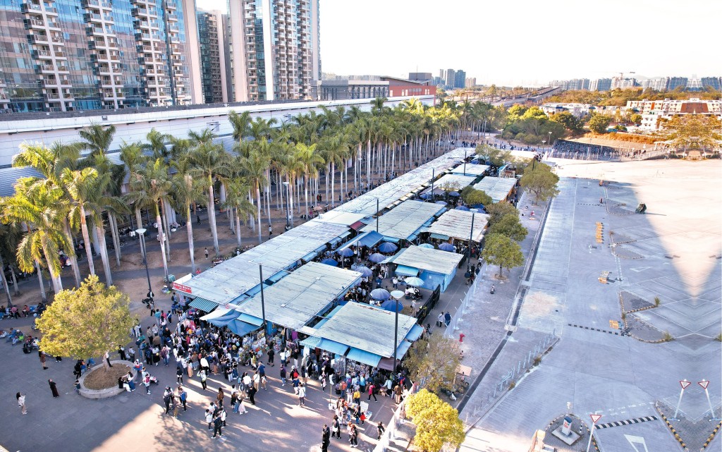 佔地五萬平方呎的錦上路跳蚤市場,因配合北環綫工程發展,今年一月底結業。 佔地五萬平方呎的錦上路跳蚤市場,因配合北環綫工程發展,今年一月底結業。