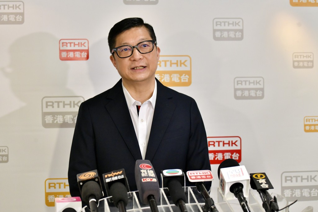 保安局局長 鄧炳強出席港台節目後會見傳媒。 
