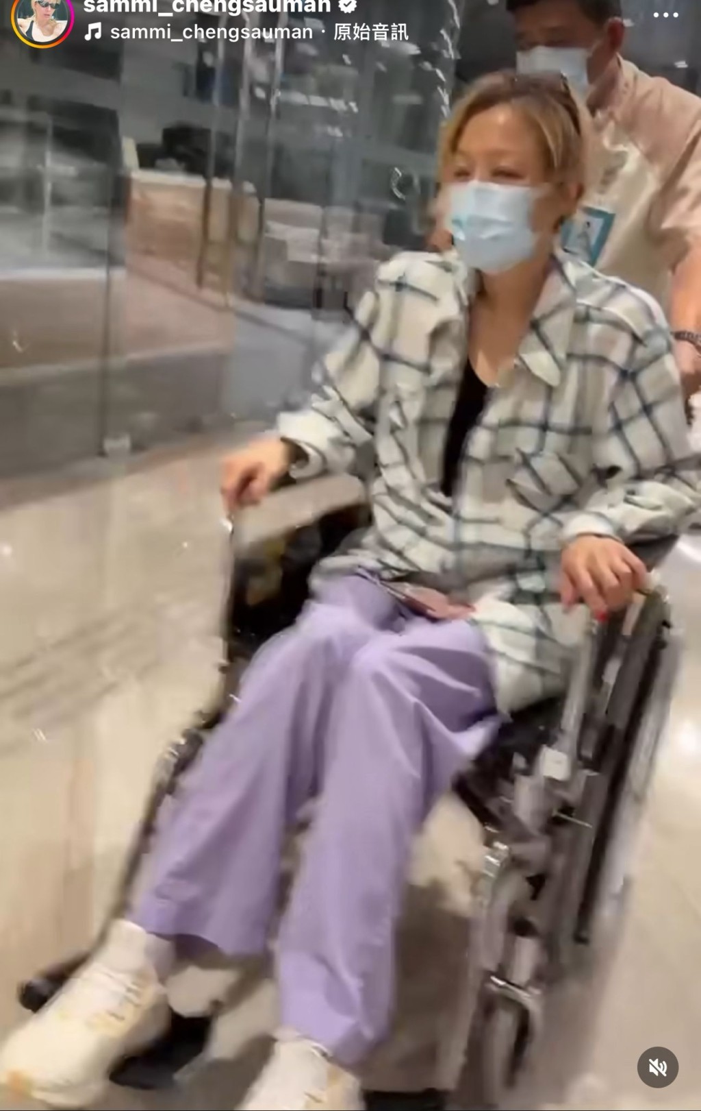 Sammi說為免傷上加傷，聽從護士建議，去照MRI的這段路，用輪椅輔助。