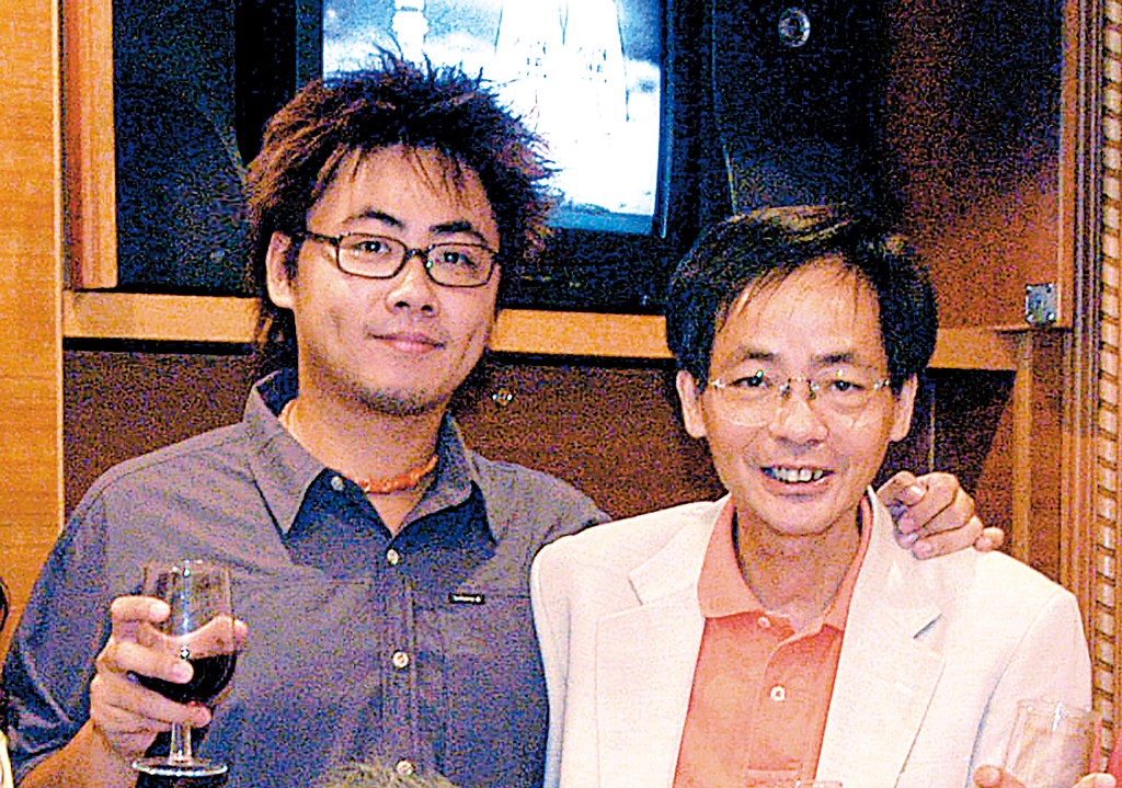 葉傲冬長大後，漸漸與父親有了更多交流，才了解到對方的想法。