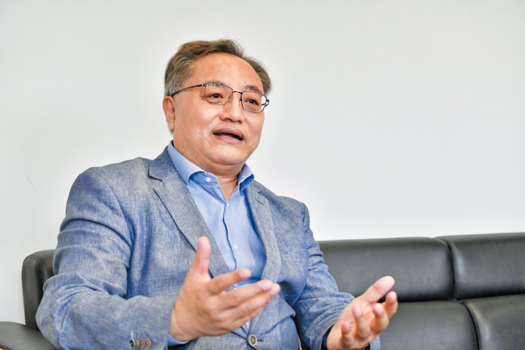 浸大新聞系系主任暨專業應用教授李文早前在網上預約高院遺產承辦處申請遺產承辦授予書,卻要排期到年底。 浸大新聞系系主任暨專業應用教授李文早前在網上預約高院遺產承辦處申請遺產承辦授予書,卻要排期到年底。