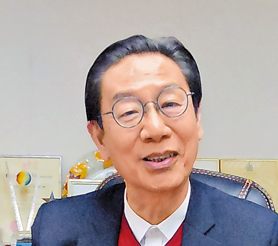 羅少雄指，電動車業未來需調整車價以保持競爭力。