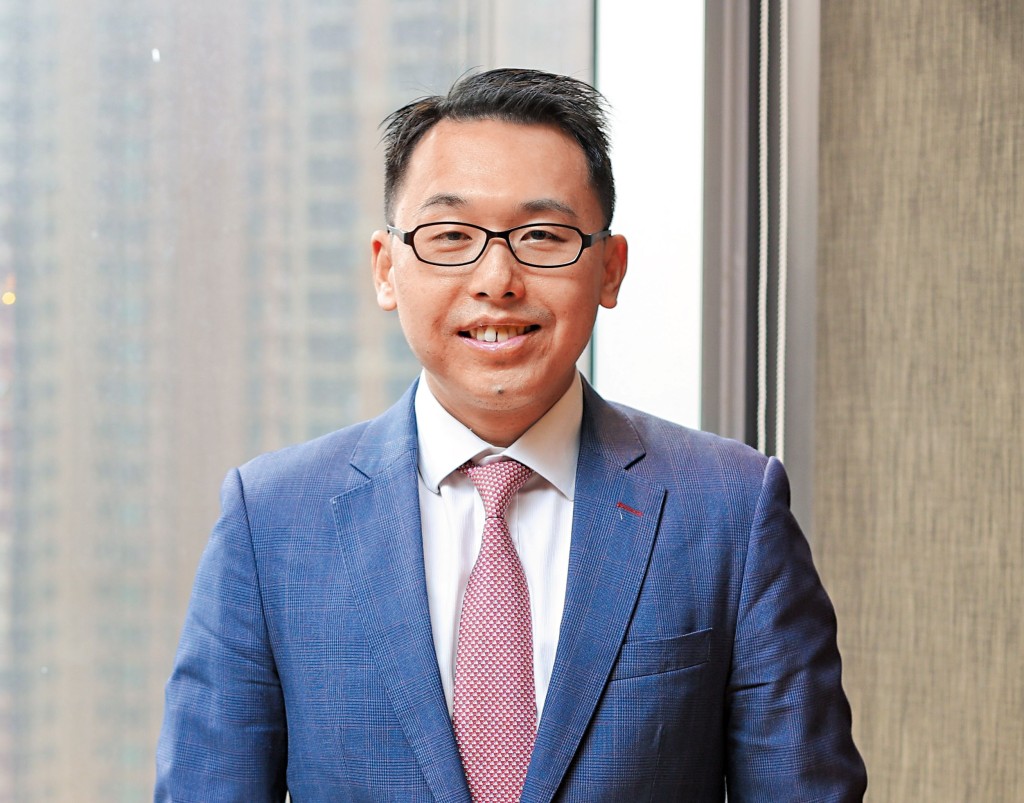 溫傑指買高股須留意入市時機，宜採取分注買入策略，以降低風險。