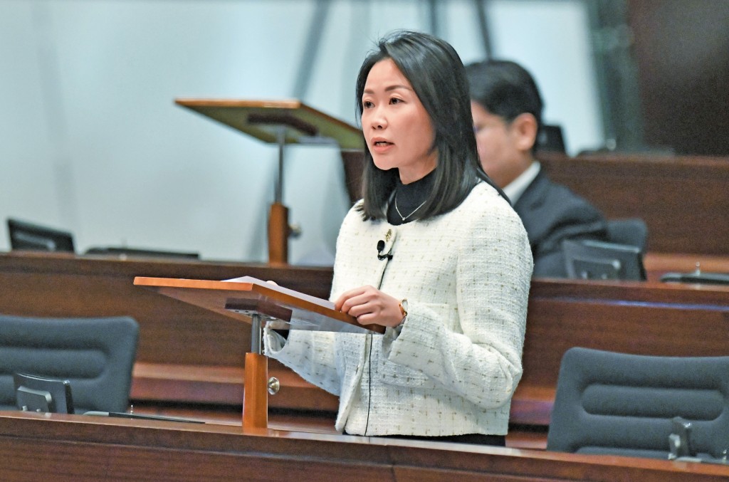 植潔鈴建議完善港島東的海濱設施,把海濱共享空間的開放式管理模式,延展至整個海濱範圍。 植潔鈴建議完善港島東的海濱設施,把海濱共享空間的開放式管理模式,延展至整個海濱範圍。