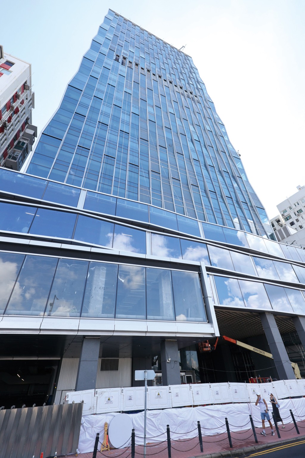 早前傳出阿里巴巴將購入銅鑼灣港島壹號中心頂層以下十三層,並將獲得命名權。 早前傳出阿里巴巴將購入銅鑼灣港島壹號中心頂層以下十三層,並將獲得命名權。