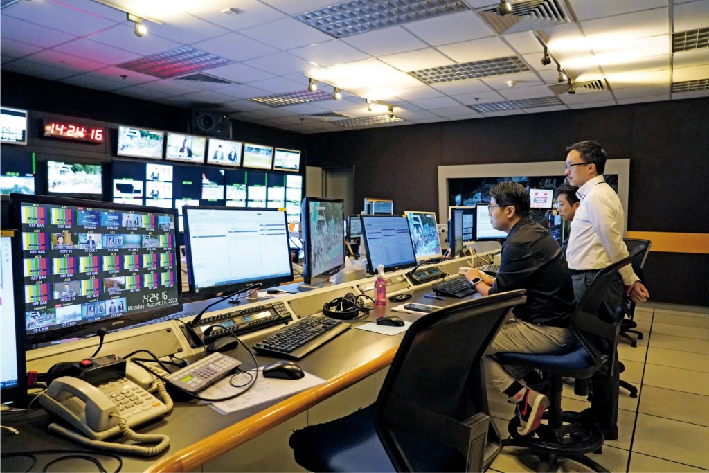 有線新聞亞洲首個全數碼新聞中心成立於二〇〇二年，採用最先進的全數碼系統製作新聞及相關節目。